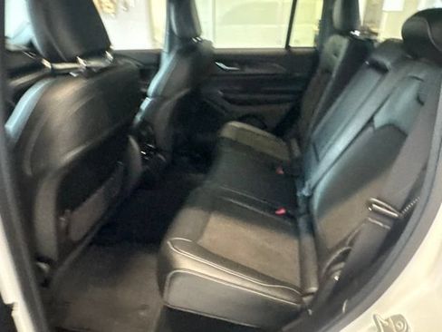 Used 2023 Jeep Grand Cherokee Altitude AWD/4WD image 17