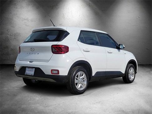 New 2026 Hyundai Venue SE image 3
