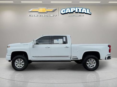 Used 2025 Chevrolet Silverado 2500 High Country w/ Technology Package AWD/4WD image 2