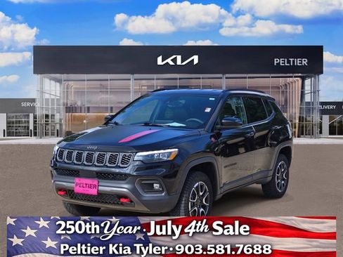 Used 2025 Jeep Compass Trailhawk w/ Trailhawk Elite Group AWD/4WD image 3