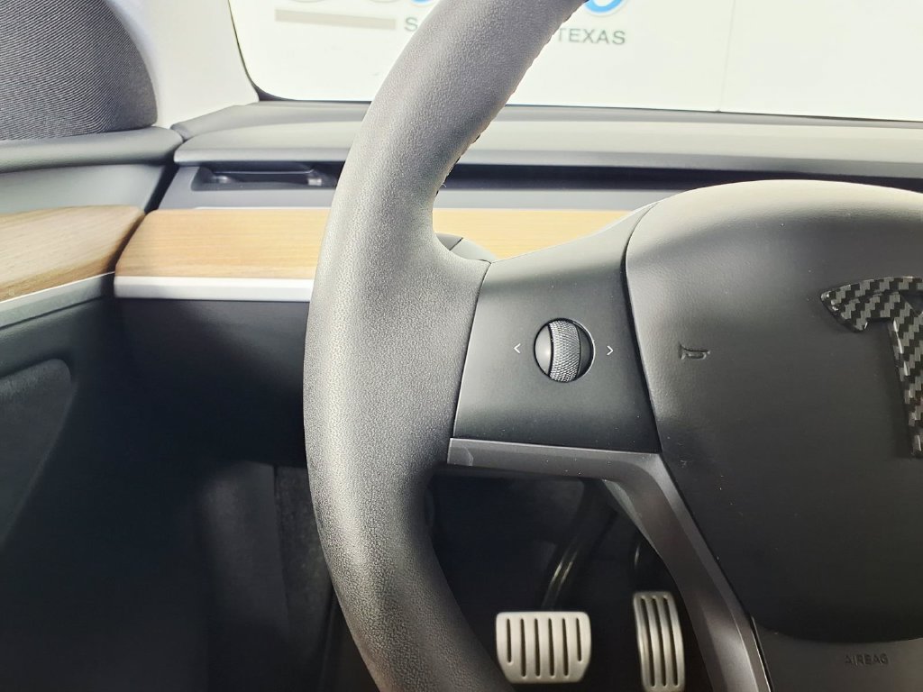 Used 2025 Tesla Model Y Performance AWD/4WD image 17