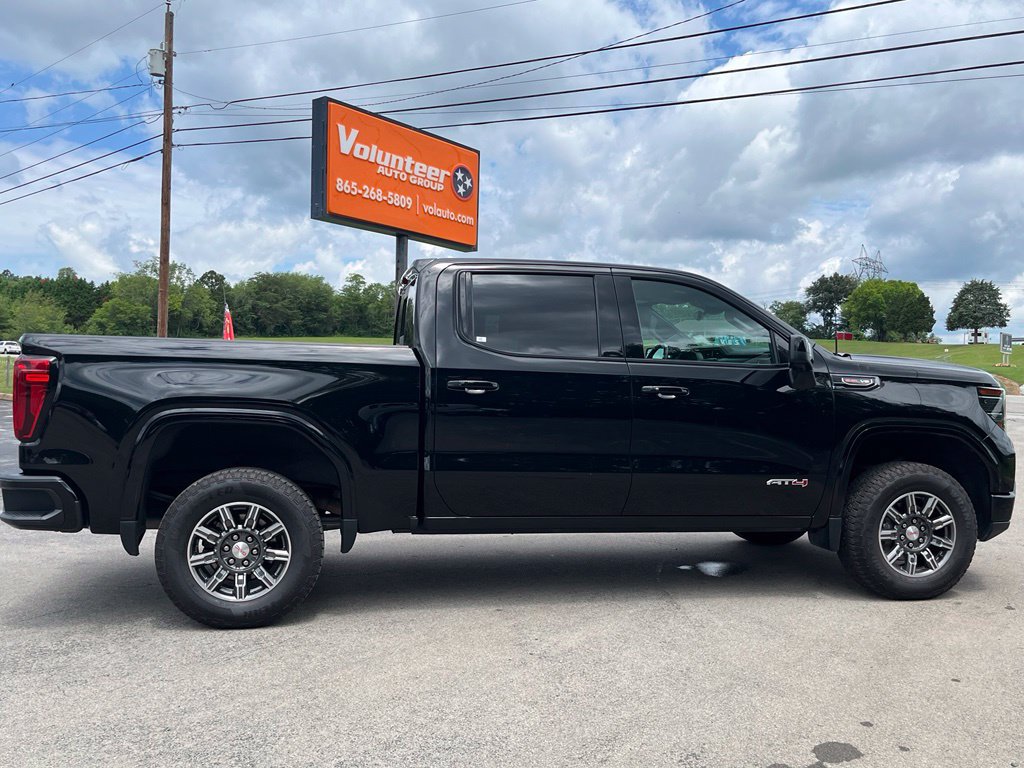 Used 2024 GMC Sierra 1500 AT4 w/ Technology Package AWD/4WD image 10