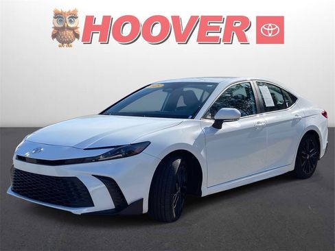 Used 2025 Toyota Camry SE image 6