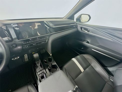 Used 2025 Toyota Camry SE image 11