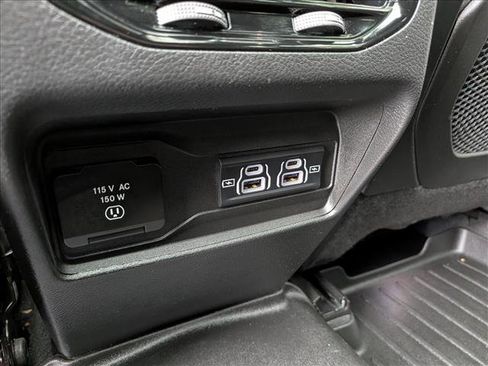 Used 2023 Jeep Grand Cherokee Overland w/ Luxury Tech Group IV AWD/4WD image 25