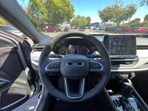 Used 2025 Jeep Compass Latitude AWD/4WD image 34