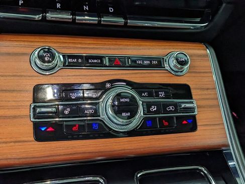 Used 2024 Lincoln Aviator Reserve AWD/4WD image 29