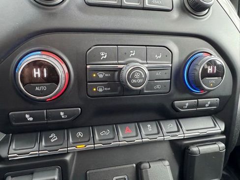 Used 2021 Chevrolet Silverado 1500 LT Trail Boss w/ Convenience Package II image 11