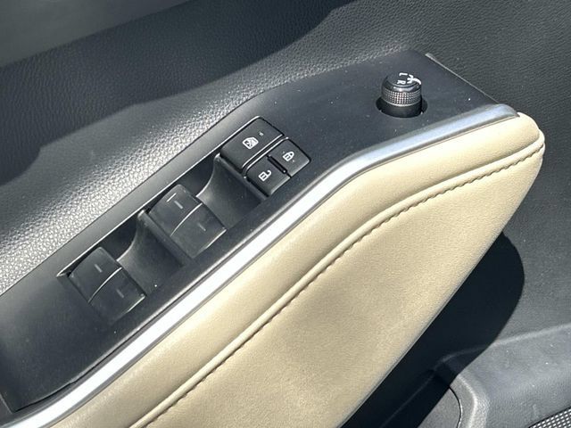 Used 2023 Toyota Highlander XLE AWD/4WD image 19