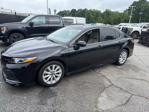 Used 2018 Toyota Camry LE FWD image 6