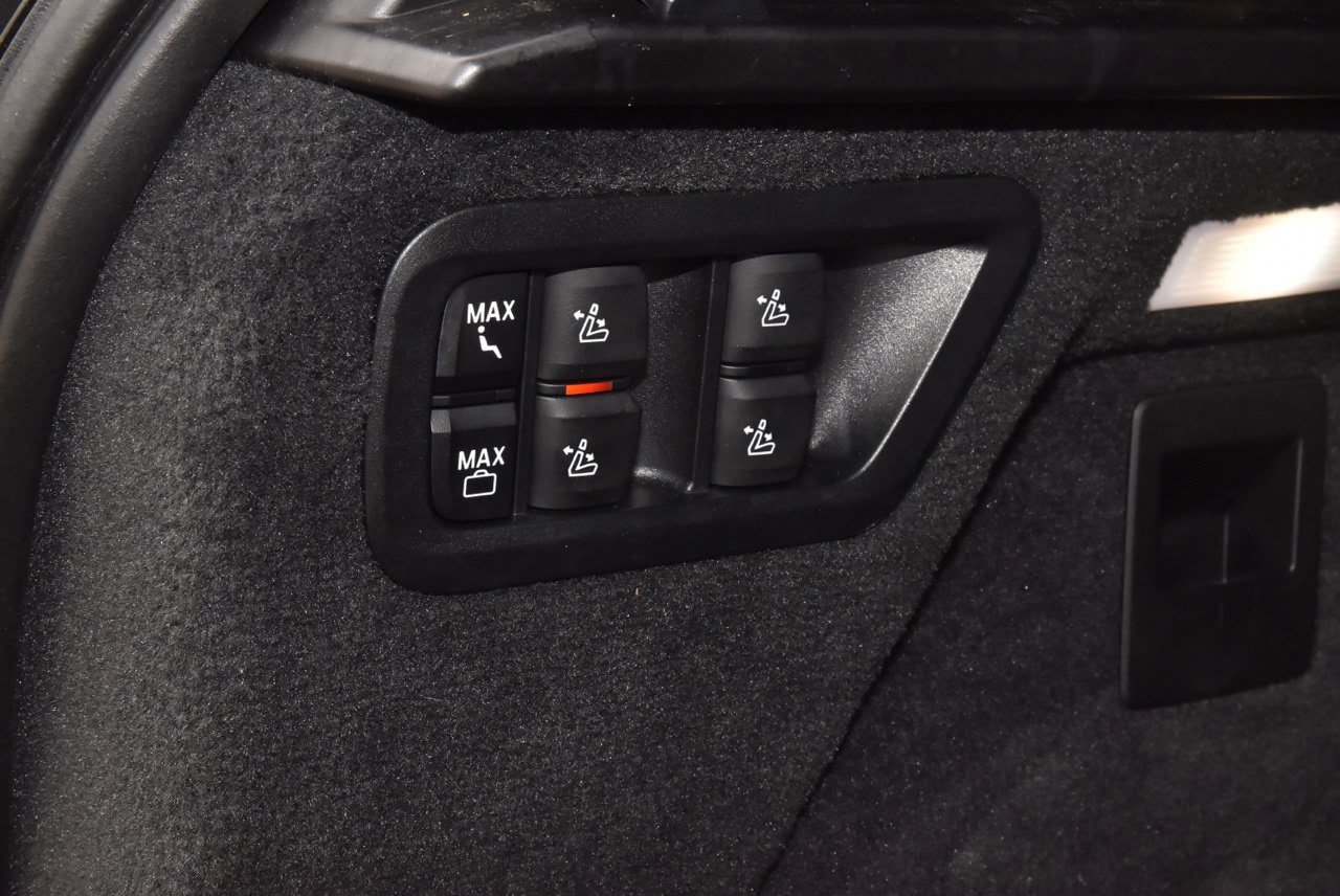 Used 2024 BMW X7 xDrive40i w/ M Sport Package AWD/4WD image 37