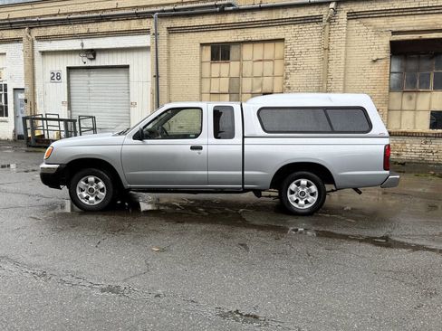 Used 2000 Nissan Frontier XE image 4