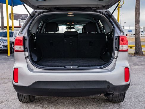 Used 2015 Kia Sorento LX image 12