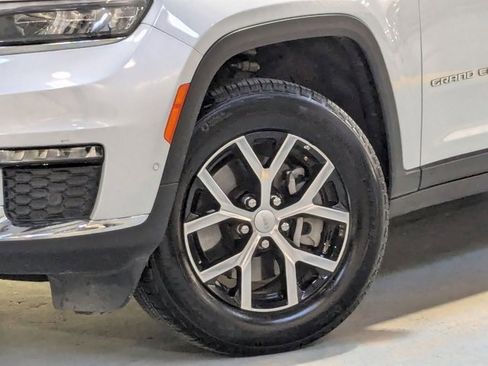 Used 2024 Jeep Grand Cherokee L Limited w/ Luxury Tech Group II image 31