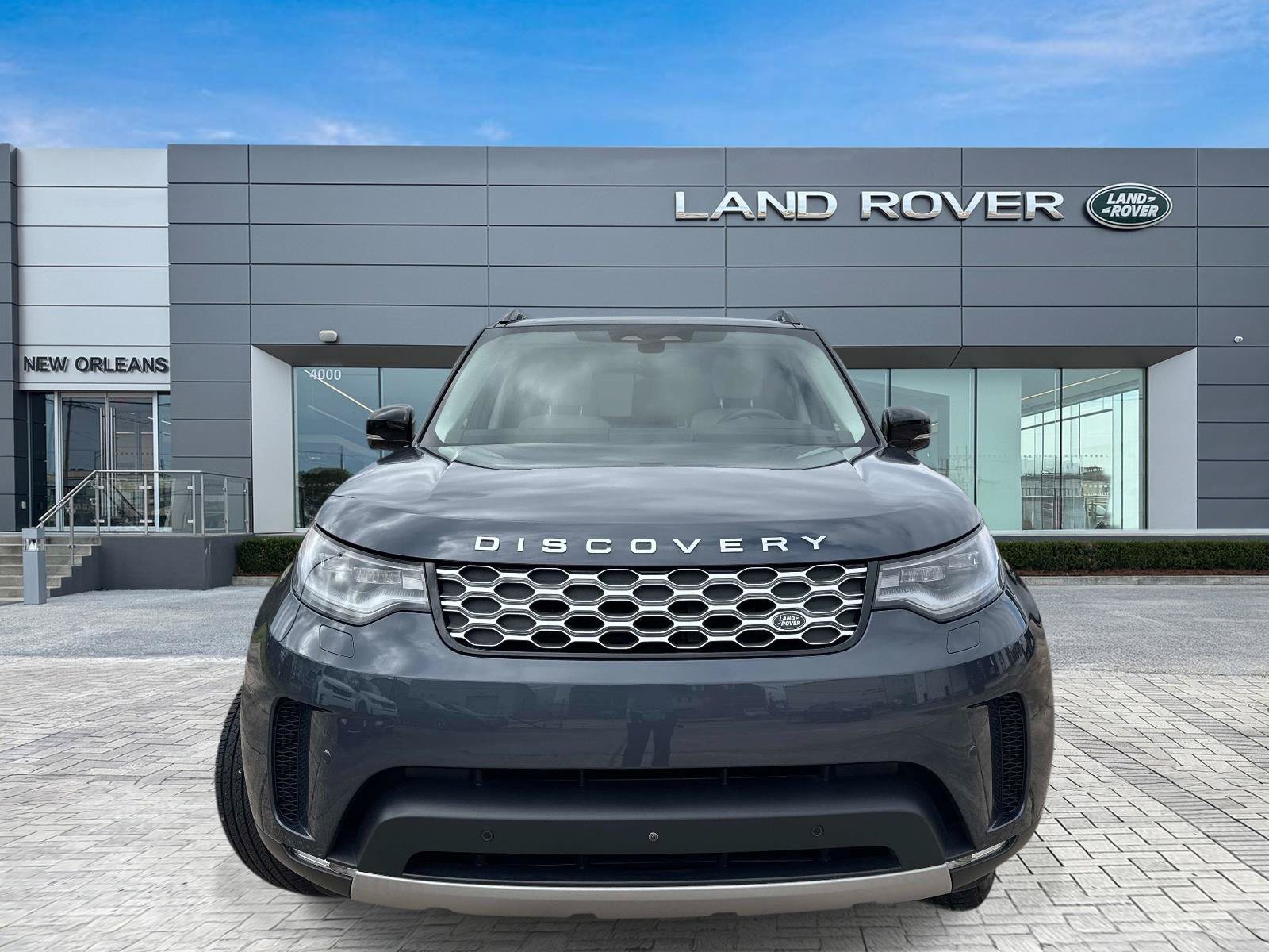 Used 2025 Land Rover Discovery S AWD/4WD image 4
