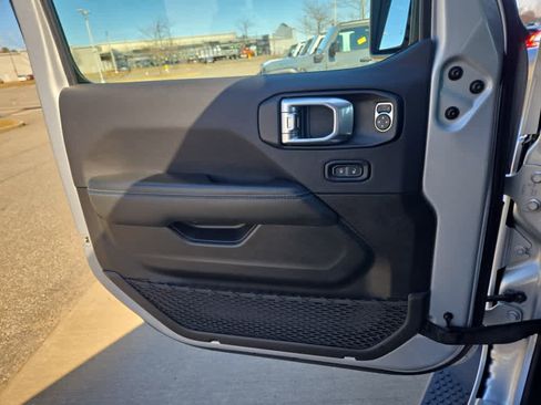 Used 2024 Jeep Wrangler High Altitude image 20