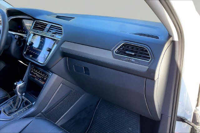 Used 2023 Volkswagen Tiguan SE AWD/4WD image 16