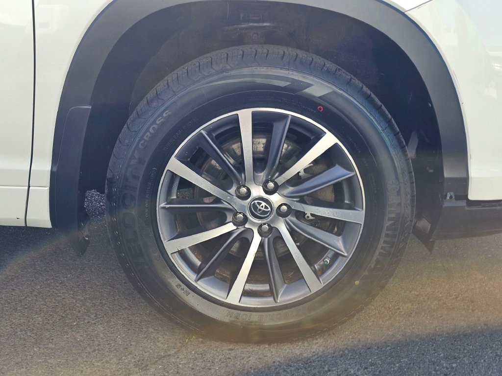 Used 2018 Toyota Highlander XLE AWD/4WD image 9