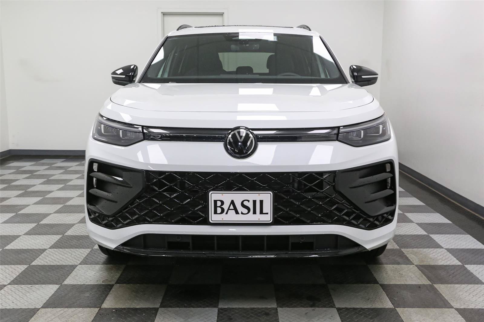 New 2026 Volkswagen Tiguan SE R-Line AWD/4WD image 3