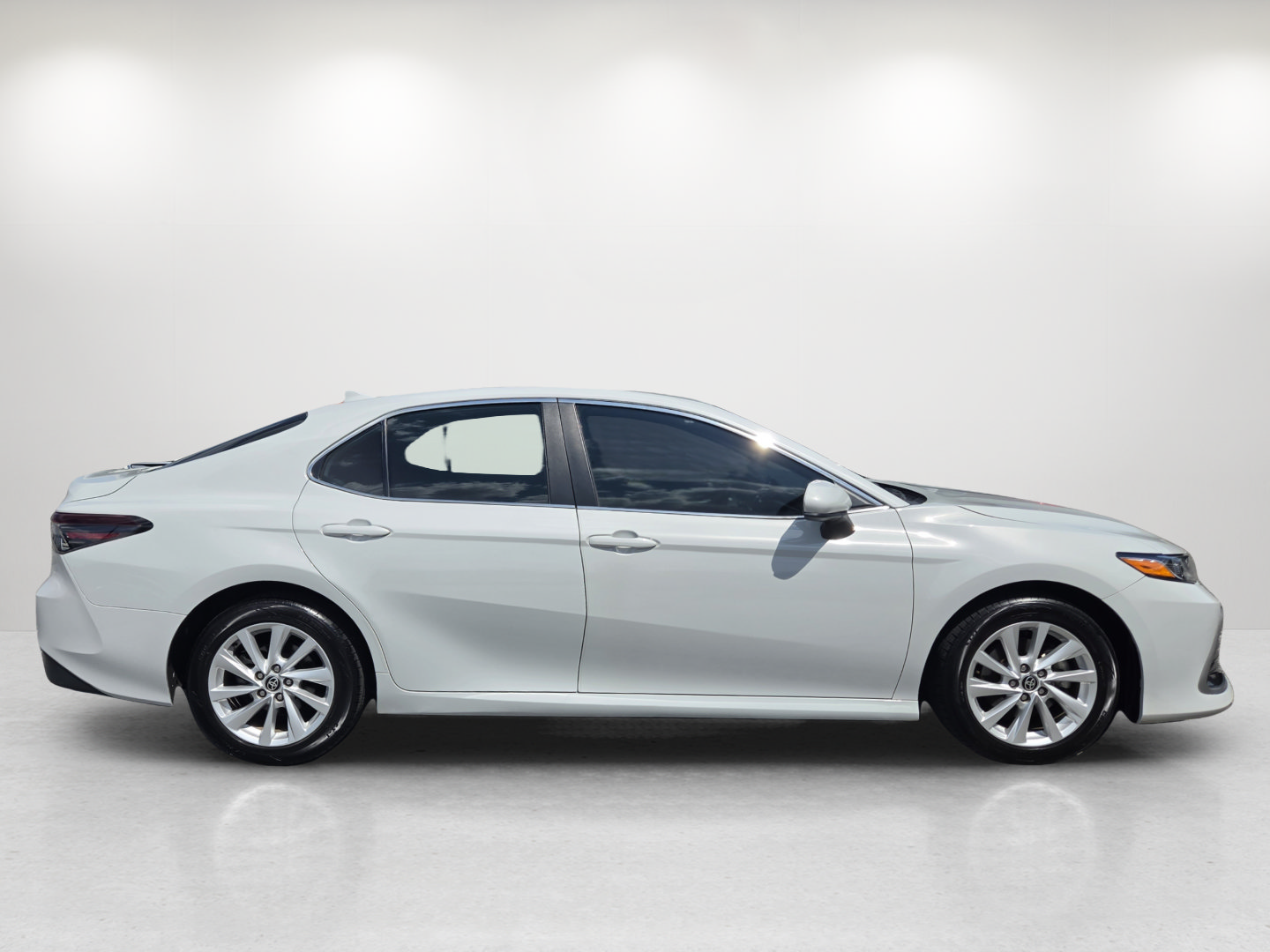Used 2024 Toyota Camry LE FWD image 4
