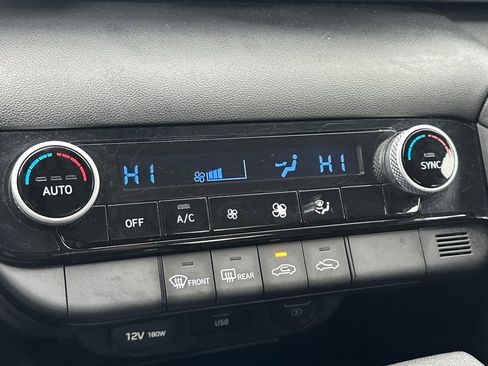 Used 2023 Hyundai Elantra SEL image 19