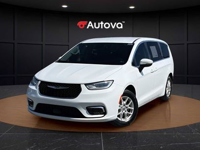 Used 2023 Chrysler Pacifica Touring-L