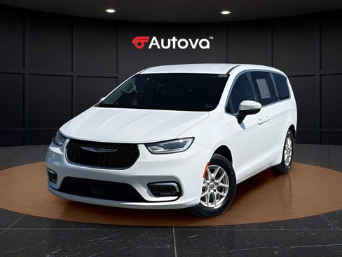 Used 2023 Chrysler Pacifica Touring-L FWD image 1