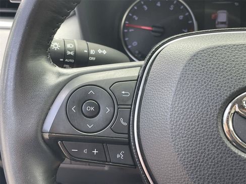 Used 2020 Toyota RAV4 XLE Premium AWD/4WD image 18