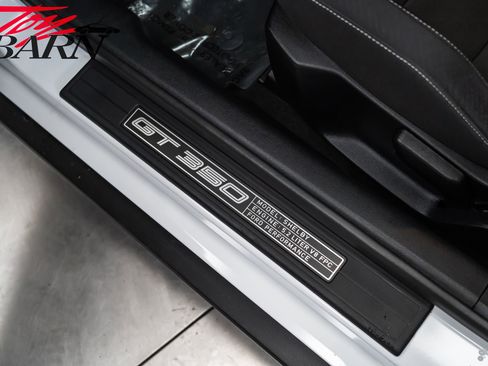 Used 2016 Ford Mustang Shelby GT350 w/ Track Package image 20