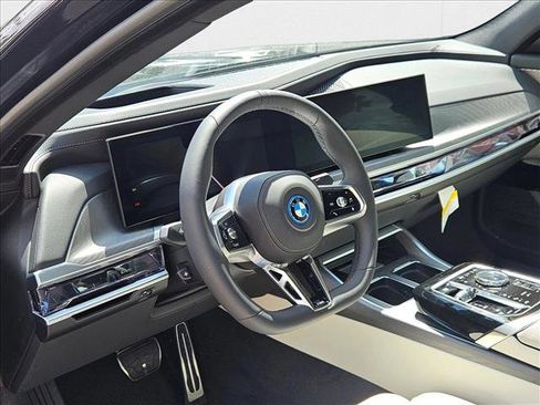 New 2025 BMW i7 eDrive50 w/ M Sport Package image 9