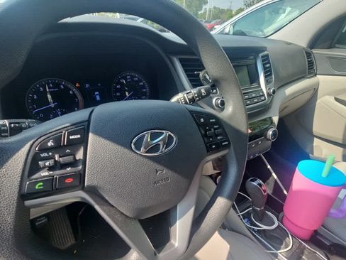 Used 2017 Hyundai Tucson SE w/ SE Popular Package 02 AWD/4WD image 7