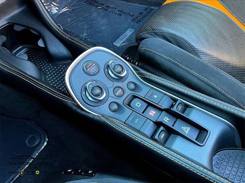 Used 2019 McLaren 570S Spider image 16