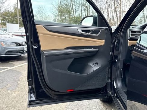 Used 2024 Volkswagen Atlas Cross Sport SE w/ Panoramic Sunroof Package image 11