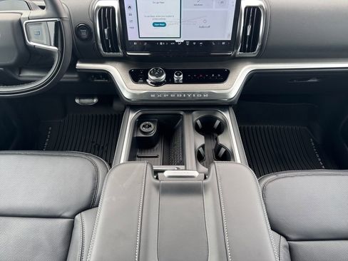 New 2025 Ford Expedition Max Platinum w/ Driver's Package image 11