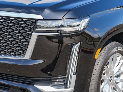 Used 2023 Cadillac Escalade Premium Luxury AWD/4WD image 8
