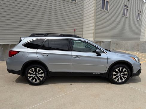 Used 2015 Subaru Outback 3.6R Limited AWD/4WD image 2