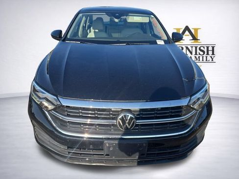 Used 2023 Volkswagen Jetta SE FWD image 2