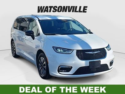Used 2024 Chrysler Pacifica Select