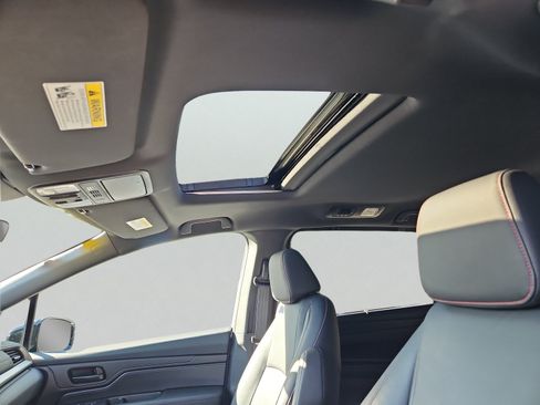 Certified 2024 Honda Odyssey Sport image 8
