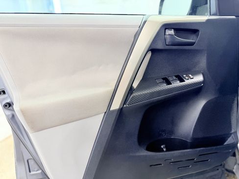 Used 2013 Toyota RAV4 LE image 10