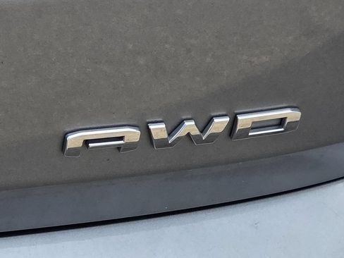 Used 2024 GMC Terrain SLE AWD/4WD image 27