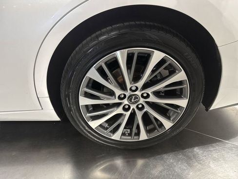 Used 2019 Lexus ES 350 w/ Premium Package image 12