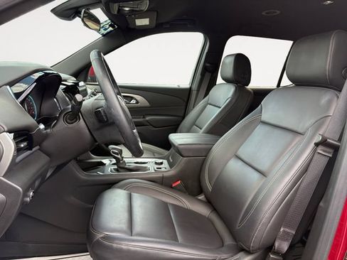 Used 2023 Chevrolet Traverse LT w/ LPO, Floor Liner Package FWD image 9