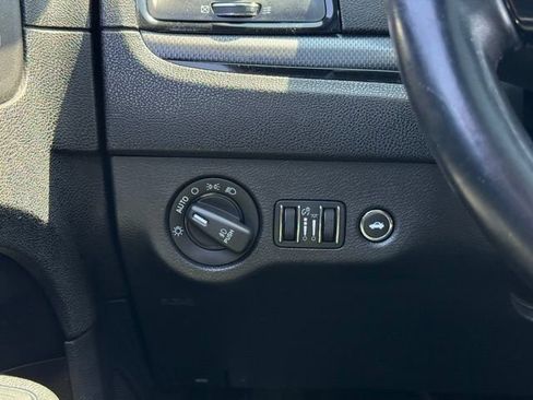 Used 2014 Chrysler 300 S AWD/4WD image 33