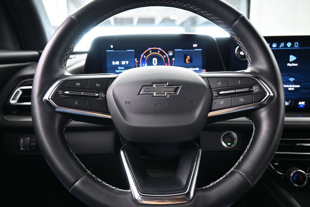 Used 2024 Chevrolet Traverse LT w/ Midnight/Sport Edition FWD image 28