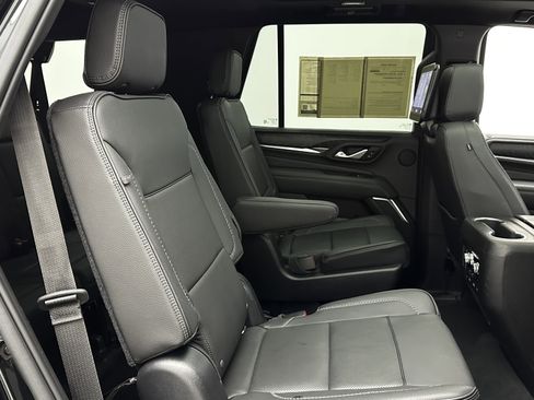 Used 2021 GMC Yukon Denali w/ Denali Premium Package image 37