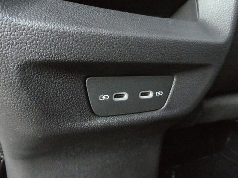 New 2025 Volkswagen Tiguan SE image 36