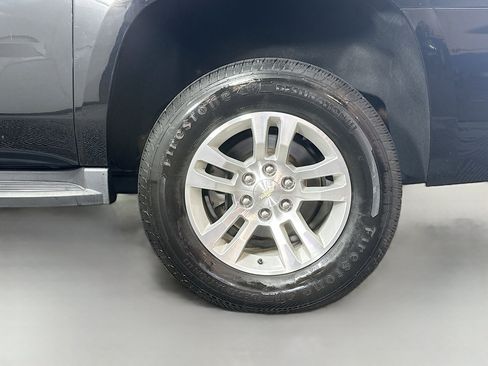 Used 2018 Chevrolet Suburban LS RWD image 30