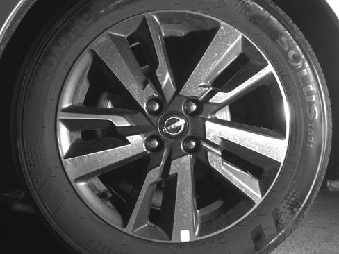 Used 2025 Nissan Versa SV image 12