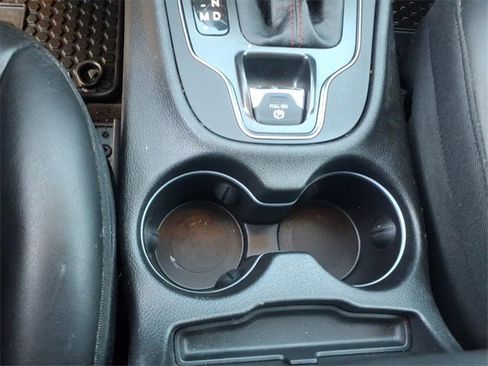 Used 2019 Jeep Cherokee Trailhawk w/ Cold Weather Group image 19